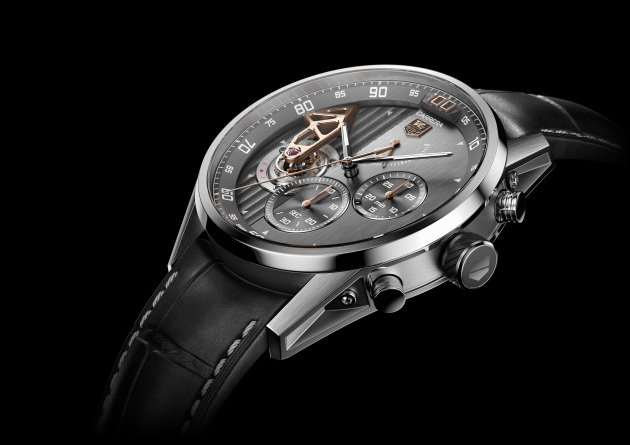 CAR2B83.FC6339_TAG_HEUER_CARRERA_MIKROPENDULUM_MOOD_PACKSHOT_ON_BLACK_2013-630x445