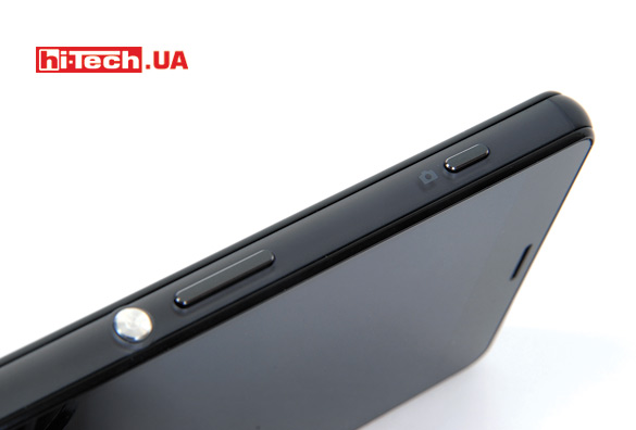Sony Xperia Z3 Compact. Боковая панель
