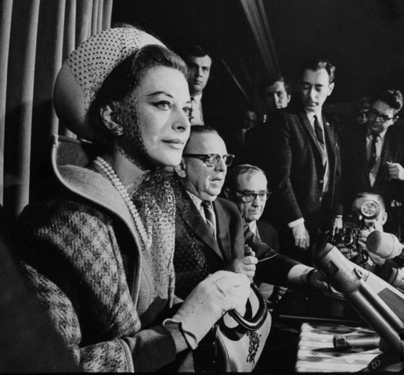 Hedy-press-conference