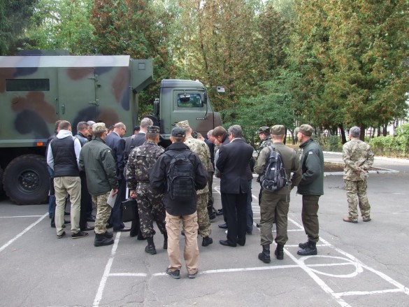 1-motorola-mototrbo-army