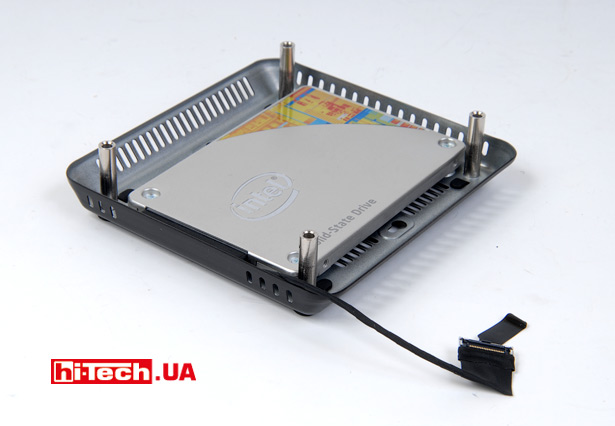 MSI Cubi N. Отсек для накопителя