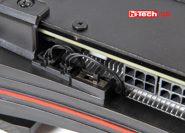 «Когти» подсвечиваются при работе видеокарты. Управлять режимами свечения можно при помощи механического переключателя