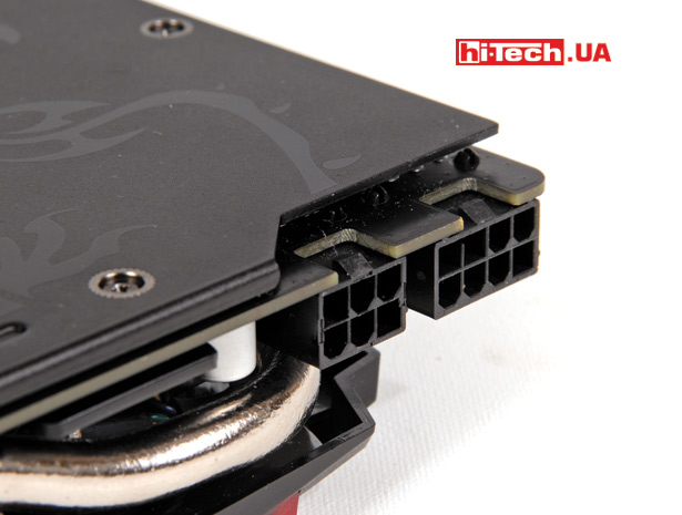 Ключи разъемов питания заботливо развернуты наружу. Отсоединять провода будет удобнее. Мелочь, а приятно