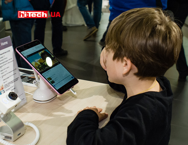 Празднование для рождения Xiaomi в Украине