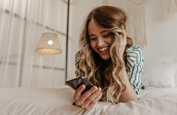 smartphone iphone girl